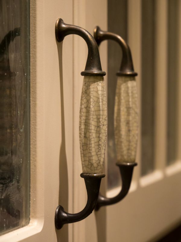 Cabinet Pulls Replacement detail